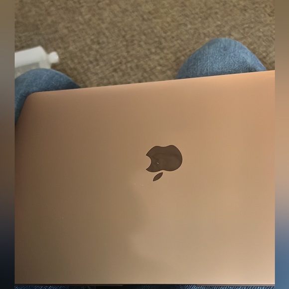 Mackbook Air 2020 M1 chip - Picture 1 of 8